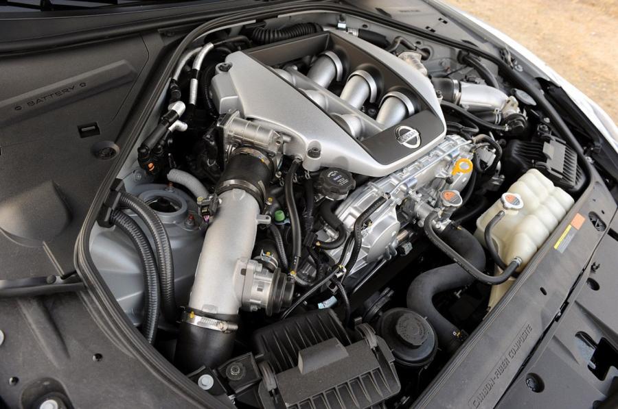  Nissan GT-R 2010 года  (фото 22 из 44)